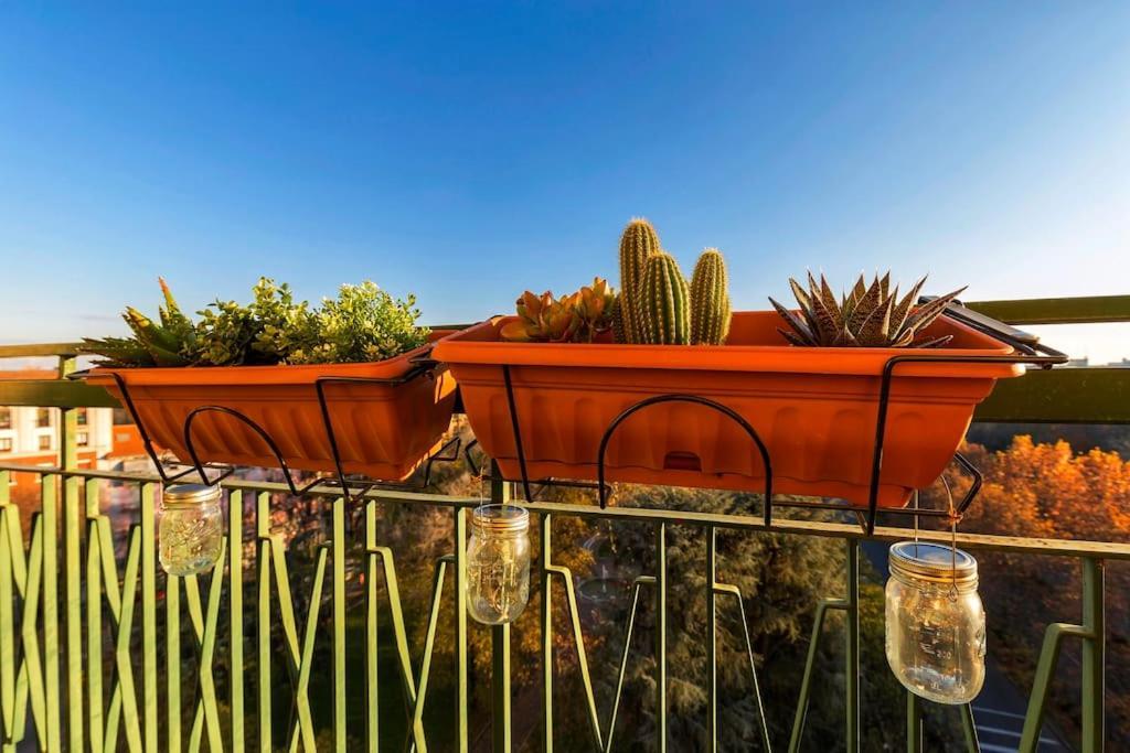 Sunny & Updated Flat With Panoramic View 50m From M4 Stop Apartamento Milán