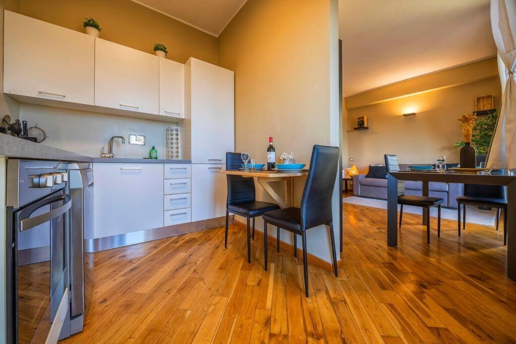 Sunny & Updated Flat With Panoramic View 50m From M4 Stop Milán