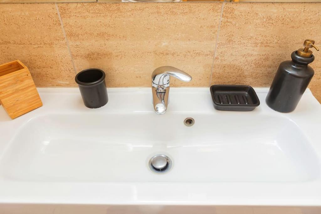Sunny & Updated Flat With Panoramic View 50m From M4 Stop Apartamento Milán
