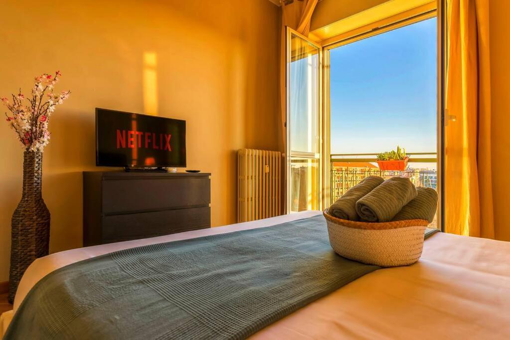 Sunny & Updated Flat With Panoramic View 50m From M4 Stop Apartamento Milán