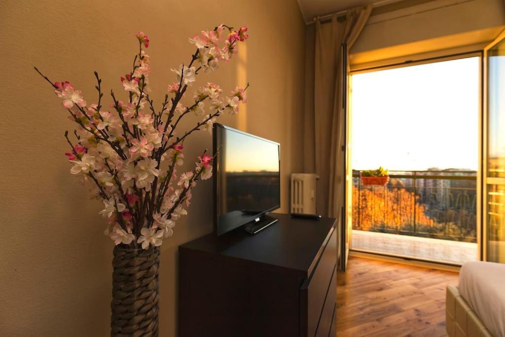 Sunny & Updated Flat With Panoramic View 50m From M4 Stop * Milán