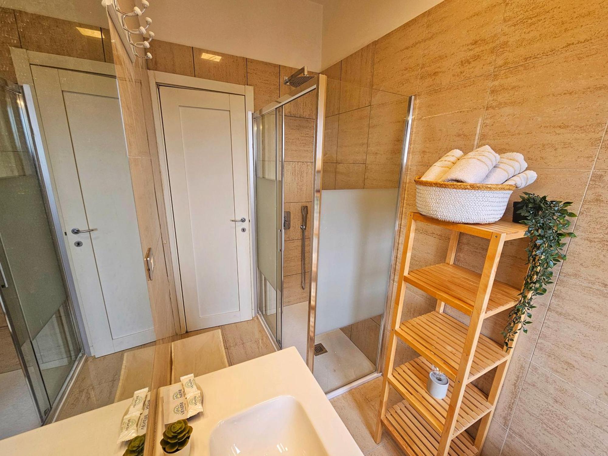 Sunny & Updated Flat With Panoramic View 50m From M4 Stop Apartamento